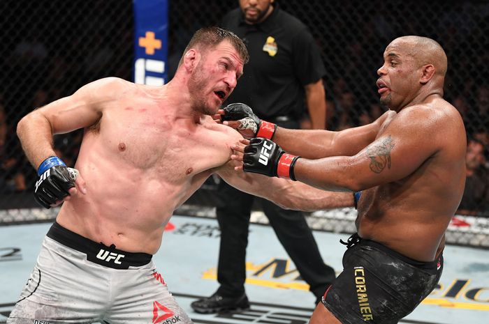 Stipe Miocic bertarung lawan Daniel Cormier untuk perebutan gelar heavyweight UFC.