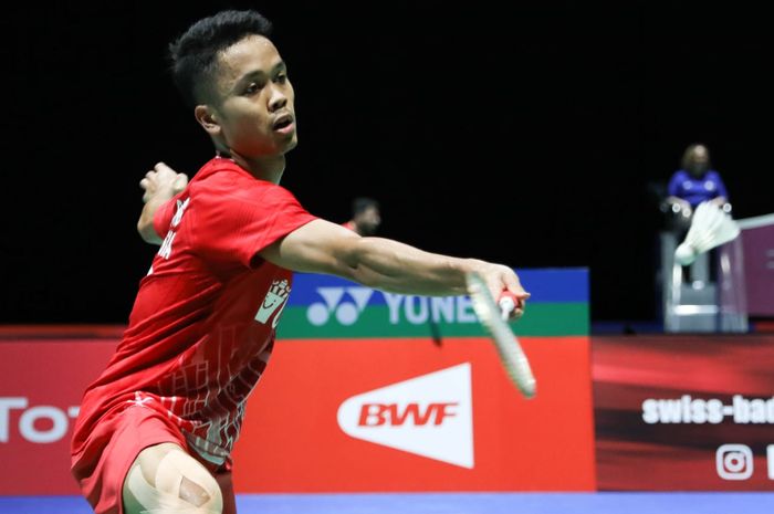 Pemain tunggal putra Indonesia, Anthony Sinisuka Ginting, saat bertanding pada Kejuaraan Dunia 2019 di Basel, Swiss, Senin (19/8/2019)