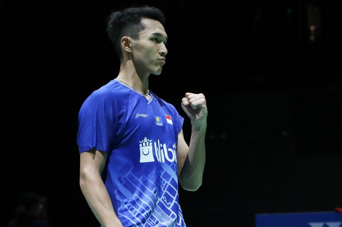 Pebulu tangkis tunggal putra Indonesia, Jonatan Christie, bereaksi setelah memastikan lolos  ke babak kedua Kejuaraan Dunia 2019 di St Jakobshalle, Basel, Swiss, Senin (19/8/2019).