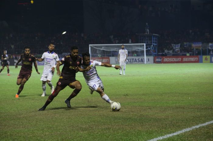 Duel PSM Makassar vs Persib Bandung di Stadion Andi Mattalatta, 18 Agustus 2019.