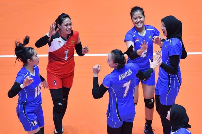 Timnas bola voli putri bereaksi pada pertandingan melawan China pada Kejuaraan Bola Voli Putri Asia di Jamsil Indoor Gymnasium, Korea Selatan, Senin (19/8/2019).