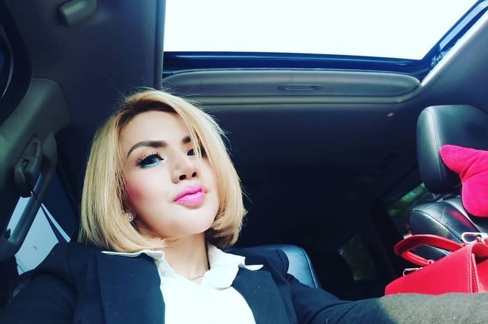 Barbie Kumalasari kepergok beli hp bekas