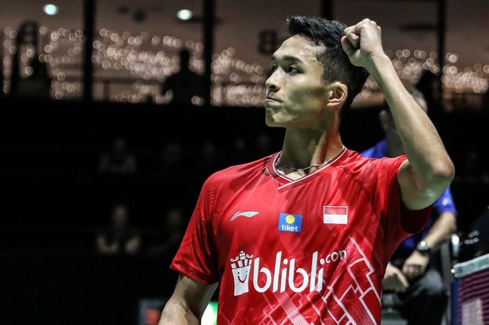 Pebulu tangkis tunggal putra Indonesia, Jonatan Christie, bereaksi setelah memastikan diri ke babak ketiga Kejuaraan Dunia di St Jakobshalle, Basel, Swiss, Selasa (20/8/2019).