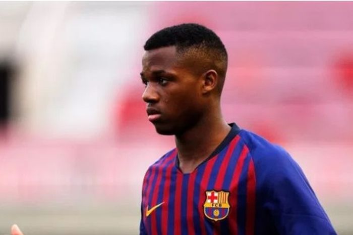 Ansu Fati, pemain berusia 16 tahun yang dipanggil Barcelona untuk berlatih di tim utama menyusul cederanya Lionel Messi, Luis Suarez, dan Ousmane Dembele.