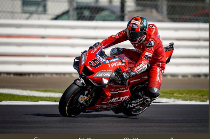Pembalap Mission Winnow Ducati, Andrea Dovizioso, saat tampil di Sirkuit Silverstone, Inggris Sabtu (24/8/2019).