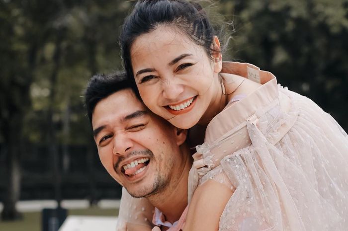Dikenal Jarang Emosi, Perlakuan Suami Hesti Purwadinata Saat Cemburu
