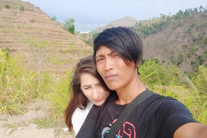 Sosok Petugas PPSU Pondok Labu, Bambang Irawan bersama Arzum Balli.