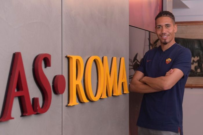 Chris Smalling saat diresmikan sebagai pemain anyar AS Roma pada Jumat (30/8/2019).