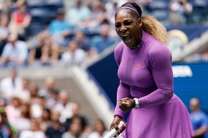 Petenis putri asal Amerika Serikat, Serena Williams, bereaksi setelah memastikan diri ke babak perempat final setelah mengalahkan Petra Martic (Kroasia), 6-3, 6-4, di Arthur Ashe Stadium, Minggu (1/9/2019).