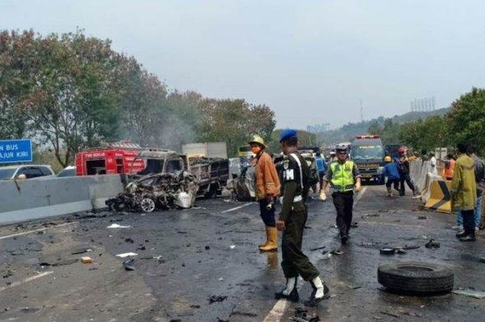 Kecelakaan beruntun di Tol Purbeleunyi