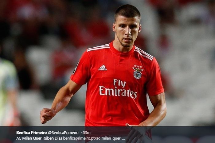 Bek tengah Benfica, Ruben Dias, dirumorkan menjadi rebutan Barcelona dan Manchester City di bursa transfer musim depan.