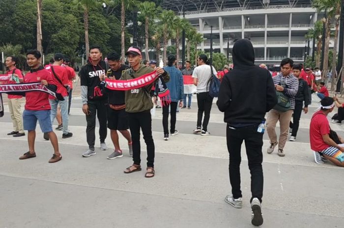 Suasana SUGBK di Pintu 10 menjelang laga timnas Indonesia  Vs timnas Malaysia, Kamis (5/9/2019).