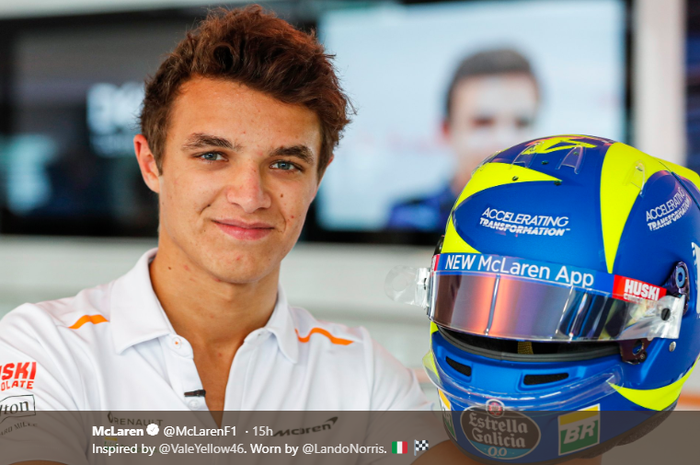Pembalap McLaren, Lando Norris, menunjukkan helm yang akan digunakannya pada seri balap Formula 1 (F1) GP Italia 2019.