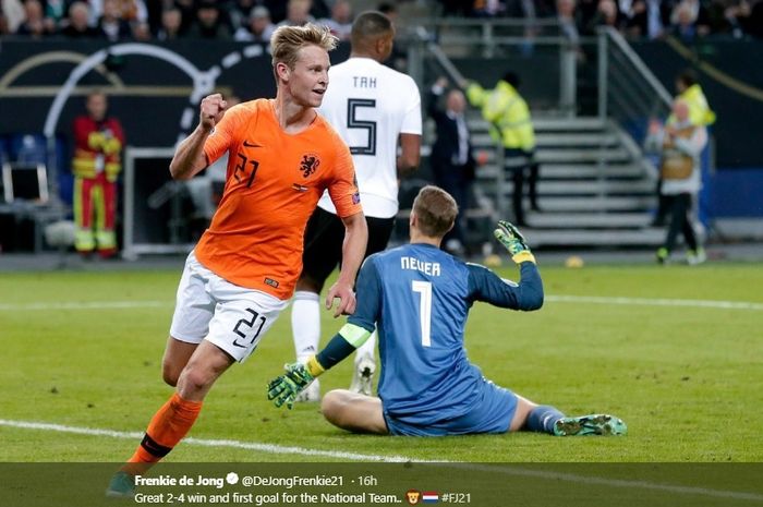 Gelandang tengah Barcelona, Frenkie de Jong, mampu mencetak gol perdananya ke gawang Manuel Neuer ketika membela Belanda dalam kemenangan 4-2 atas Jerman pada Kualifikasi Piala Eropa 2020, Sabtu (7/9/2019).