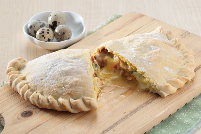 Buat Pizza Lipat Alias Calzone di Rumah, yuk! Pernah Coba 