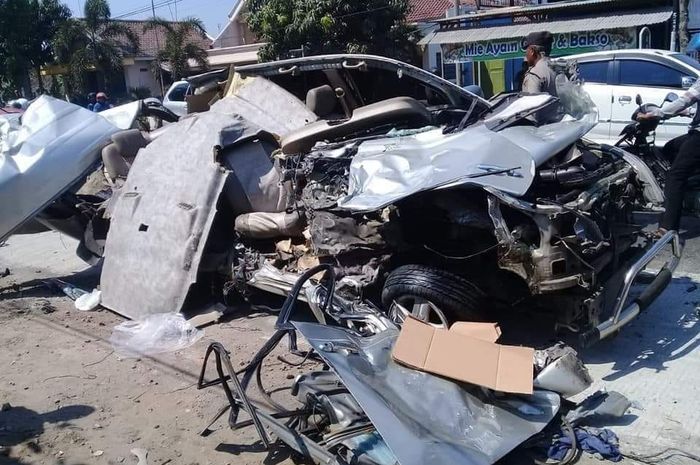 Tragedi Nganjuk: Kecelakaan Maut Innova dan Dampaknya yang Berkelanjutan