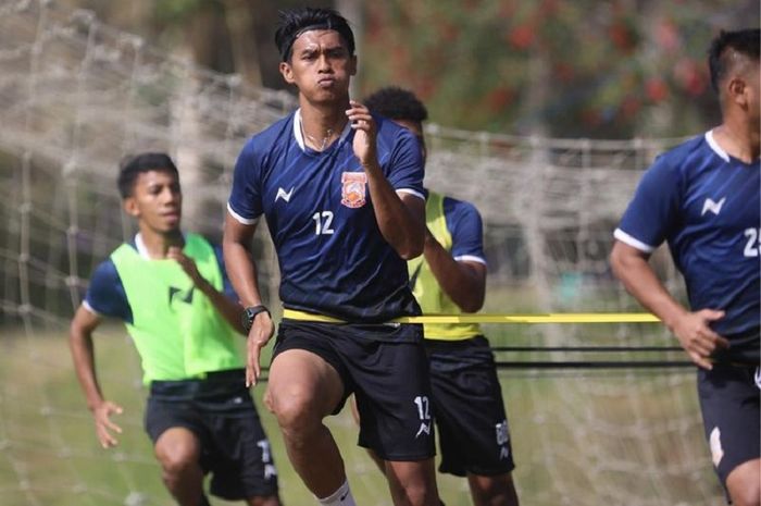 Lerby Eliandri dan kolega sedang menjalani pemusatan latihan di Lapangan Kusuma Agro, Batu, Malang, Sabtu (8/9/2019).