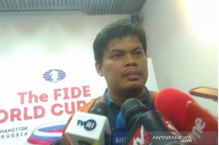 Pecatur Indonesia, GM Susanto Megaranto, kala mengikuti konferensi pers pada Selasa (10/9/2019) menjelang keberangkatannya ke Piala Dunia FIDE 2019 