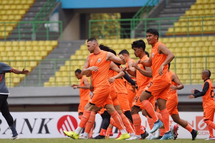 Persija Jakarta melakukan sesi latihan jelang melawan PSIS Semarang 