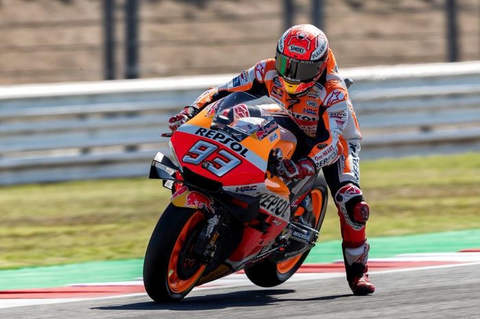 Aksi Pembalap Repsol Honda, Marc Marquez pada sesi latihan bebas MotoGP San Marino 2019, Jumat (13/9/2019)