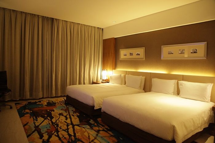 Hilton's Queen Deluxe room with twin beds