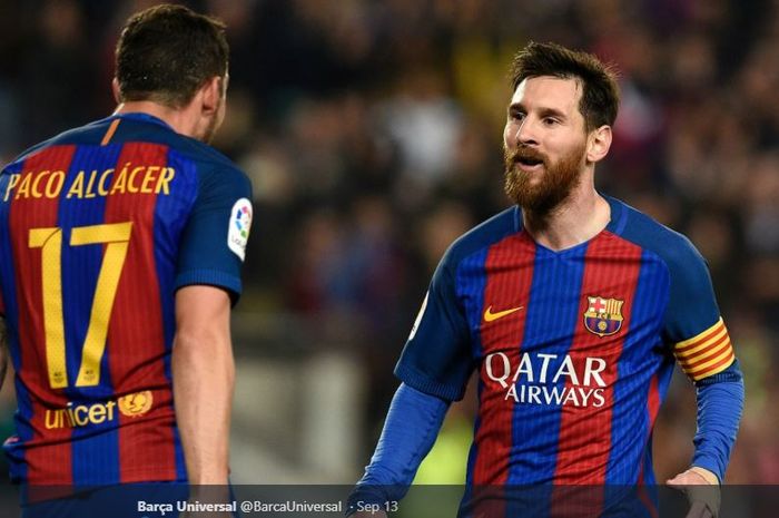 Penyerang Paco Alcacer, saat masih bermain di FC Barcelona bersama Lionel Messi.