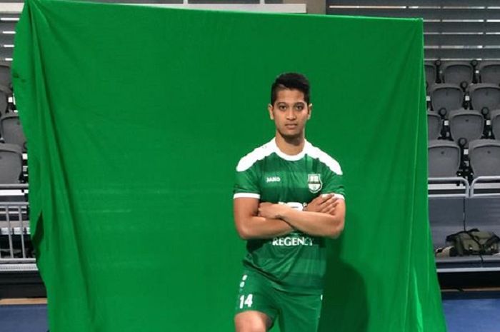 Penyerang berpaspor Indonesia, Syaffrizal Agri saat sesi foto dengan klub Liga Qatar, Al Ahli Sport Club pada 2019.