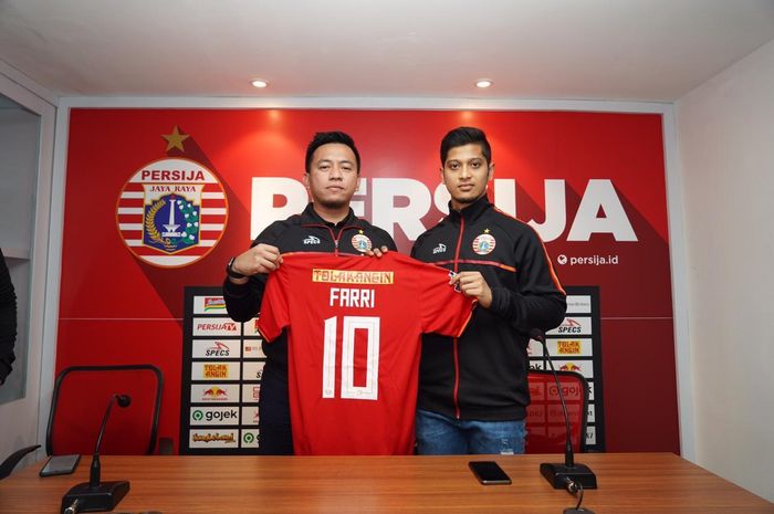 Direktur Marketing Persija Jakarta, Andhika Suksmana, bersama dengan Syaffrizal Agri 