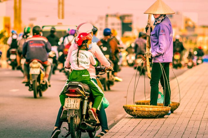 Sering Berpegangan pada Behel Motor? Rupanya Ini Fungsi Besi di Bagian