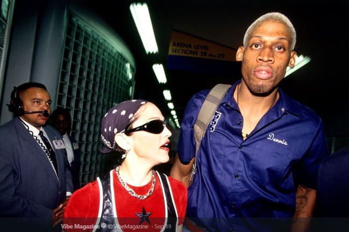 Penanyi Madonna (kiri) saat bersama eks pebasket NBA, Dennies Rodman.