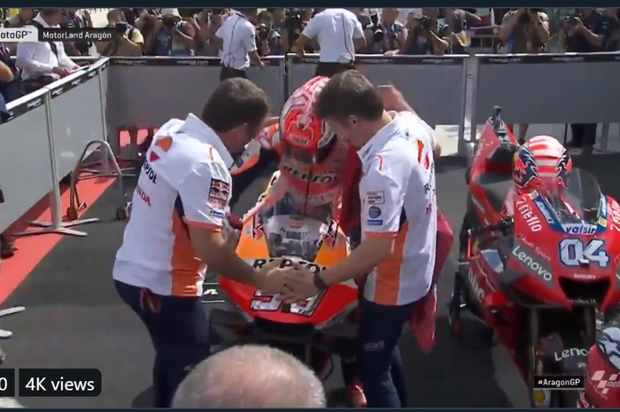 Marc Marquez tiba di Parc Ferme seusai balapan di MotoGP Aragon 2019, Minggu (22/9/2019).