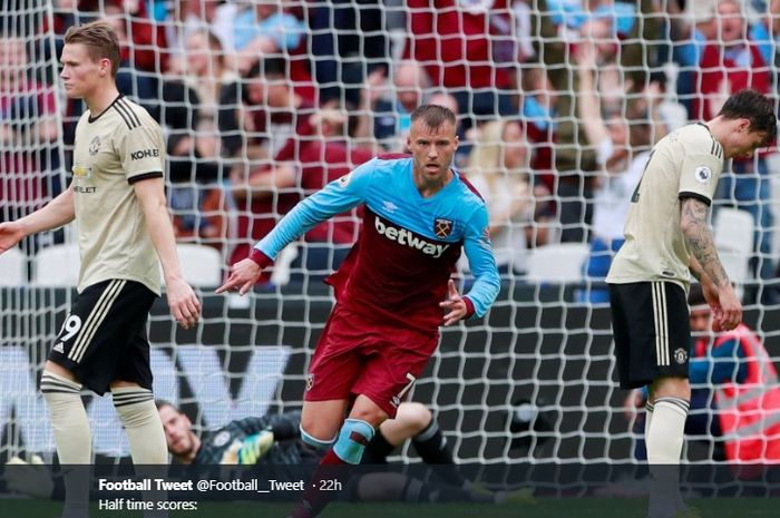 Pemain West Ham United, Andriy Yarmolenko, mencetak gol pembuka bagi timnya dalam kemenangan 2-1 atas Manchester United pada pertandingan pekan keenam Liga Inggris, Minggu (22/9/2019).