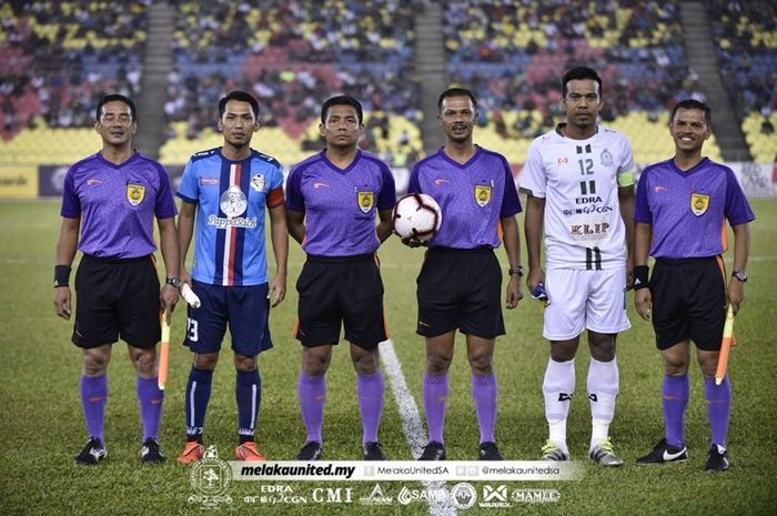 Kapten Melaka United, Mohd Shukor Adan (dua dari kanan) jelang laga kontra PDRM FA pada penyisihan Piala Malaysia 2019, 18 September 2019. 