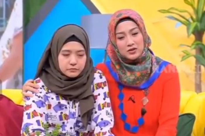 Berderai Air Mata, Desy Ratnasari Kerap Disebut Berlaku bak Ibu Tiri
