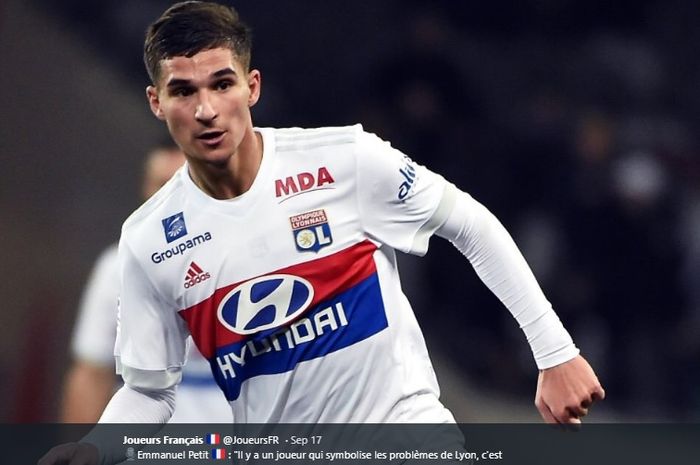 Gelandang tengah Olympique Lyon, Houssem Aouar.