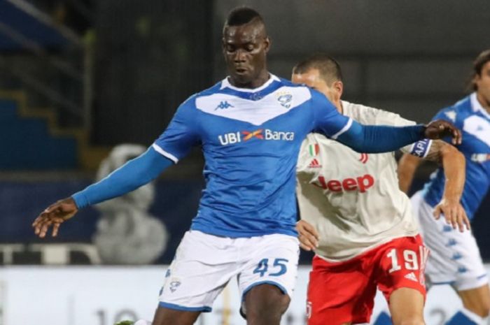 Mario Balotelli melakukan debut pertama bersama Brescia ketika melawan Juventus. Namun, ia mendapatkan sedikit kontroversi sebelum turun ke lapangan. 