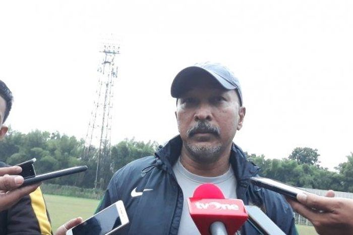 Pelatih timnas U-19 Indonesia, Fakhri Husaini saat ditemui wartawan di Stadion Pajajaran, Bogor, Kamis (26/9/2019).