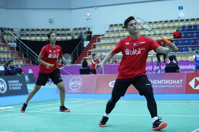 Ganda campuran Indonesia, Dwiki Rafian Restu/Metya Inayah Cindiani, kala bertanding pada hari pertama World Junior Championships 2019 di Kazan, Rusia, Senin (30/9/2019)