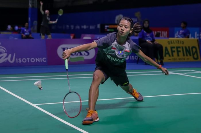 Aksi pebulu tangkis Pelatnas PBSI, Alifia Intan Nurrohkhim, dalam babak kualifikasi Indonesia Masters 2019 Super 100 di GOR Ken Arok, Malang, 1 Oktober 2019.