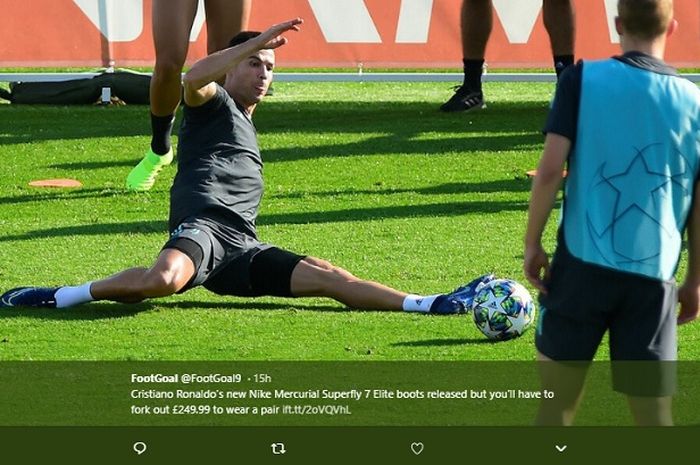 Cristiano Ronaldo saat mengenakan Nike Mercurial Superfly 7 Elite dalam sesi latihan bersama Juventus.