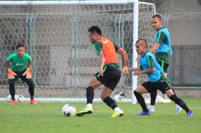 Suasana latihan perdana timnas Indonesia di Dubai, Uni Emirat Arab, Kamis (3/10/2019).