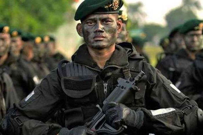 74 Tahun TNI: Tanpa Senjata Api, Pasukan Elite Raider dan ...