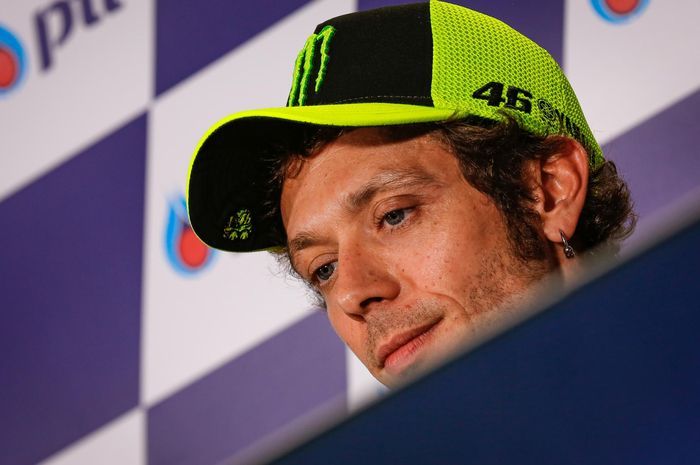 Pembalap Monster Energy, Valentino Rossi mengucapkan selamat atas keberhasilan Marc Marquez menjuarai MotoGP musim 2019