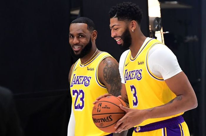 Pemain Lakers, LeBron James dan Anthony Davis.