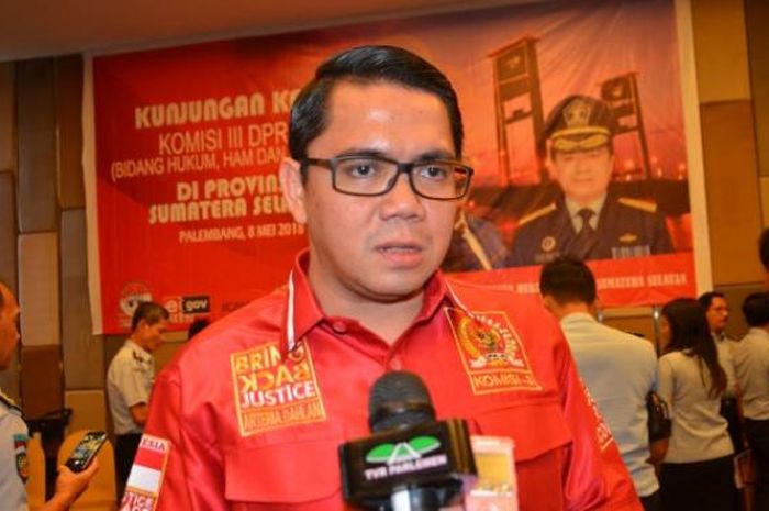 Anggota Komisi III DPR RI Arteria Dahlan mengemukakan hal itu saat mengikuti rangkaian Kunjungan Kerja Komisi III DPR RI ke Palembang, Sumatera Selatan (Sumsel), Selasa (8/5/2018).