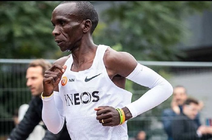 Eliud Kipchoge saat berupaya memecahkan rekor waktu lari maraton di Wina, Austria, pada Sabtu (12/10/2019)