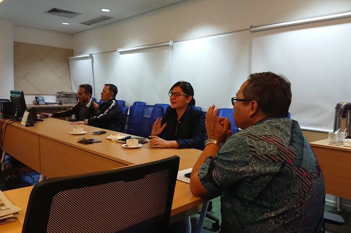 Sekretaris Jenderal (Sekjen) PSSI, Ratu Tisha (kedua dari kanan), dalam Media Visit ke Kompas Group di Menara Kompas, Jakarta, pada Jumat (11/10/2019).