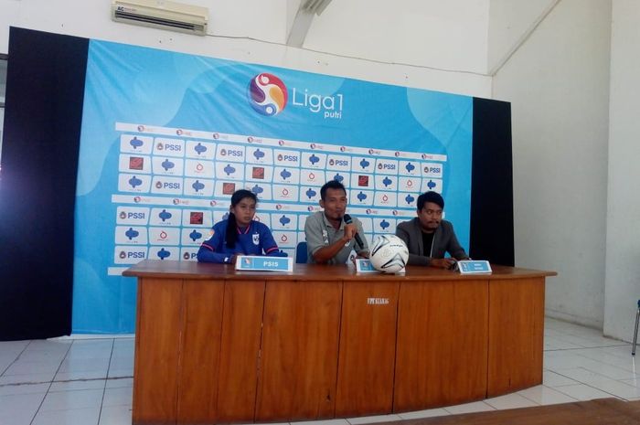 Pelatih PSIS Semarang Putri, Satrio Pratomo, membeberkan kekurangan tim selama bermain pada seri pertama Liga 1 Putri 2019 di Stadion Maguwoharjo, Sleman.