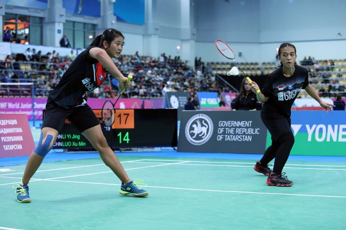 Pasangan ganda putri junior Indonesia, Febriana Dwipuji Kusuma/Amalia Cahaya Pratiwi, saat menjalani laga semifinal Kejuaraan Dunia Junior 2019 di Kazan, Rusia, Sabtu (12/10/2019).