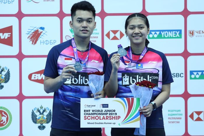 Ganda campuran Indonesia,  Leo Rolly Carnando/Indah Cahya Sari Jamil  usai bermain pada final Kejuaraan Dunia Juanior 2019, Minggu (13/10/2019)